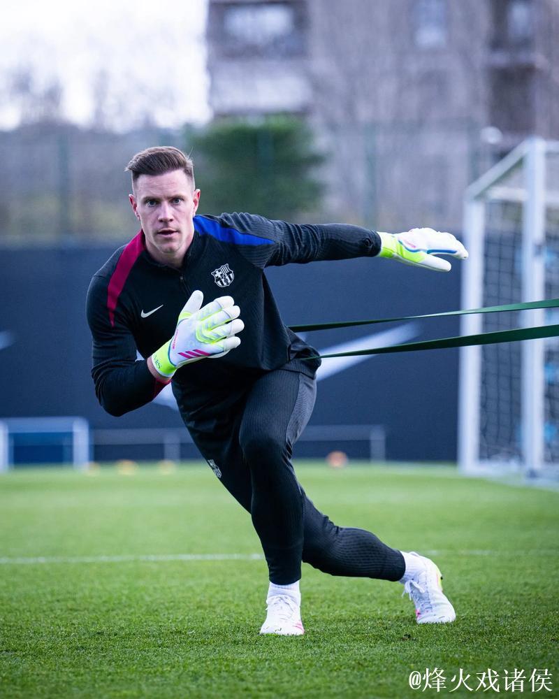 特狮复出在即，或将成为巴萨第三门将